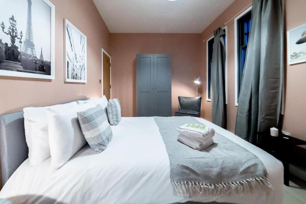 2 Bedroom Apartment Лондон Экстерьер фото